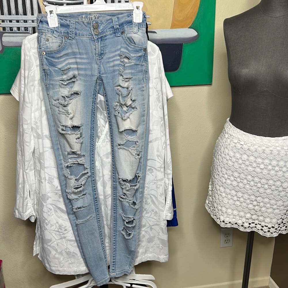 👖$3 starts- Wallflower authentic denim very distressed jeans size 0 faded blue